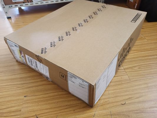 Cisco Catalyst C9500-16X-E 16-портный 10G коммутатор с лицензией NW Essentials