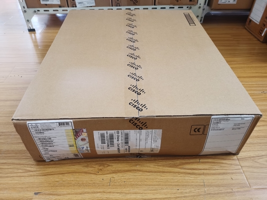 Cisco Catalyst C9500-16X-E 16-портный 10G коммутатор с лицензией NW Essentials