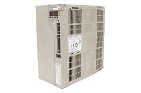 Сервопривод Yaskawa SGDM-50ADA Sigma-II (5 кВт, 3 фазы, 200–230 В, 32,8 А)